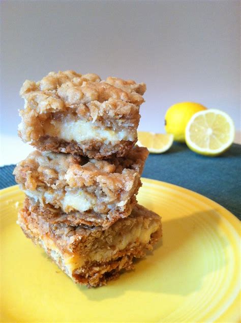 Combine flour, oatmeal, salt, and baking soda, then add sugar, pour in melted butter, vanilla and knead to wet dough. Oatmeal Lemon Cream Cookie Bars