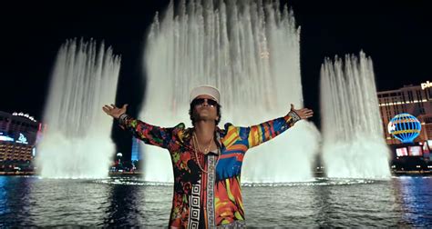 K Magic Bruno Mars Hd Wallpaper For Hits Pakaian