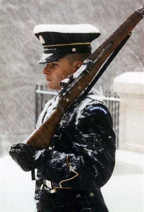 Guards The Tomb Of The Unknown Soldiers 24 7 365 Days A Year Unknown Soldier Female Soldier