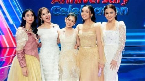 Gaya Anggun Jebolan Indonesian Idol Kenakan Dress Milik Keisya