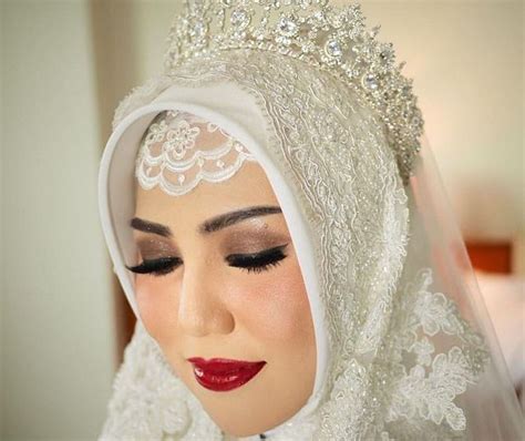 15 inspirasi pengantin hijab memakai mahkota cantik dan cocok buat akadmu nanti