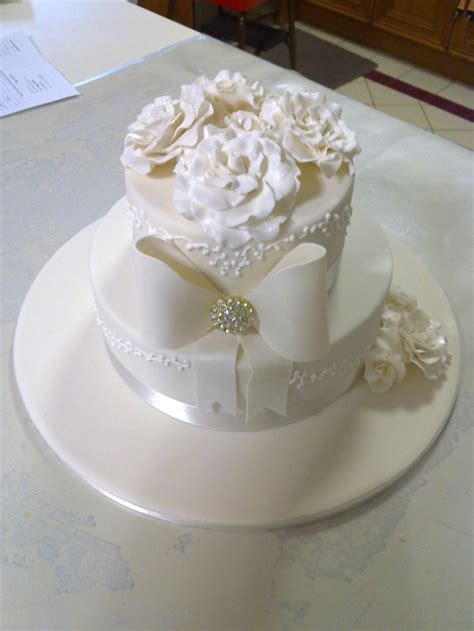 Each of our engagement cake design contains a ring box with a ring in it. Wedding & Engagement Cakes