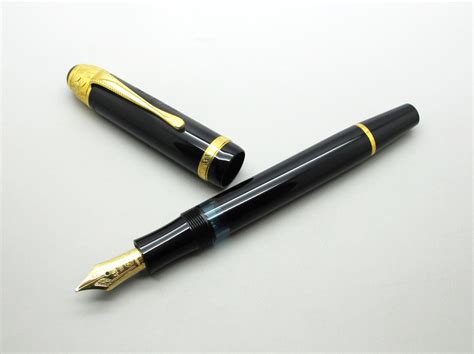 Tweets that inform, entertain, inspire, provoke, and call for justice. Montblanc Voltaire Serie Limitada