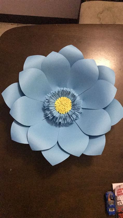 Flores en cartulina flores de papel molde cesta de papel flores. Flor de papel cartulina | Flores pequeñas, Flores moldes, Plantillas para flores de papel