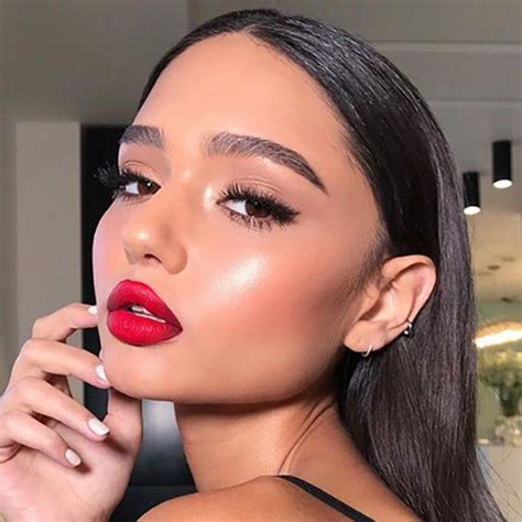 40 Best Makeup Looks And Ideas For 2023 Red Lipstick Makeup Classy Makeup Red Lip Makeup