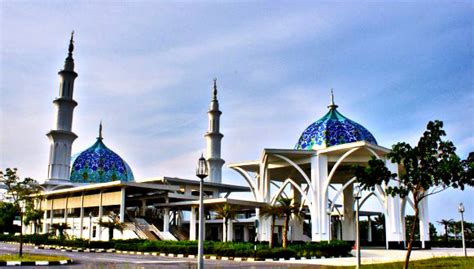 Ianya berhampiran dengan johor bahru. Keindahan Senibina Masjid di Negeri Johor - Relaks Minda