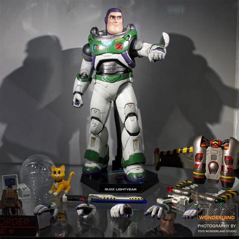 Hot Toys Lightyear 16th Scale Space Ranger Alpha Buzz Lightyear Collectible Figure Deluxe