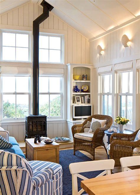 Blue And White Coastal Cottage With Seashell Lights And Decor In 2020