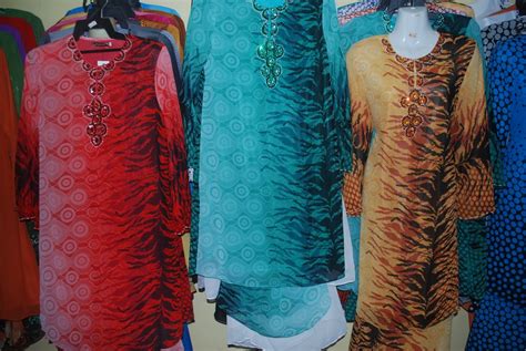 Nowadays, baju kurung comes in all shapes and sizes, including the modern baju kurung, also known as baju kurung moden. Baju, Kain, Batik murah