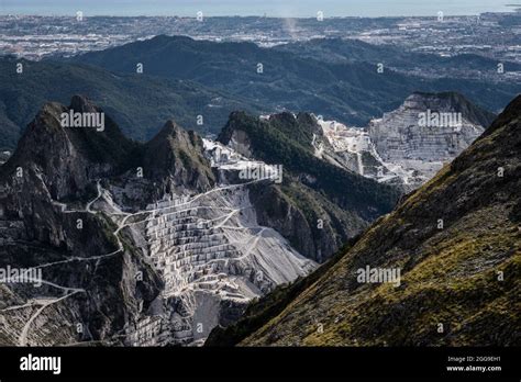 Carrara Tuscany Italy 2021 View Of The Apuan Alps Quarries