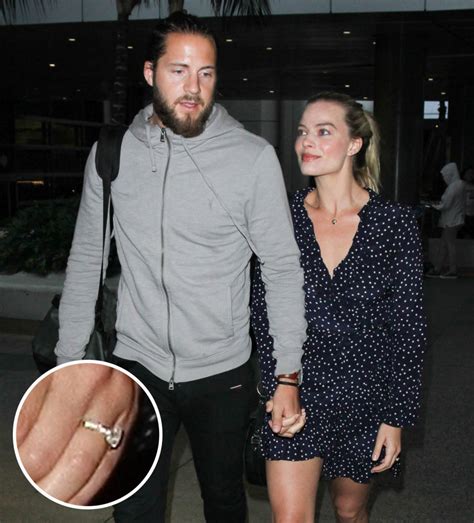 Margot Robbies Engagement Ring Makes Its Public Debut