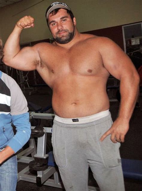 big guys big men stocky men husky man dad bods muscle bear beefy men hot hunks muscular men