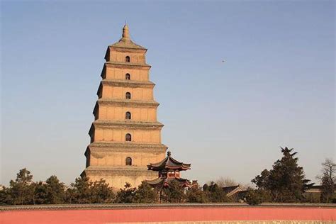 In ancient times, there was a community of buddhist monks that lived at the location where the pagoda would one day be constructed. Big Wild Goose Pagoda Dayanta Xian - Little Big Adventure