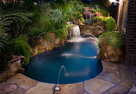 Check out these ways to make even the tiniest yard into an outdoor getaway anyone can enjoy. small swimming pool designs for small yard | Home Designs ...