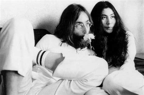 Photos Of John Lennon And Yoko Onos “bed In For Peace” In 1969