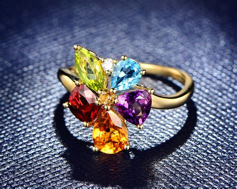 Diamond and engagement ring buying tips from the real diamond experts at rare carat. Unique Gemstone Engagement Rings Buying Guide - A Spasso con Bea