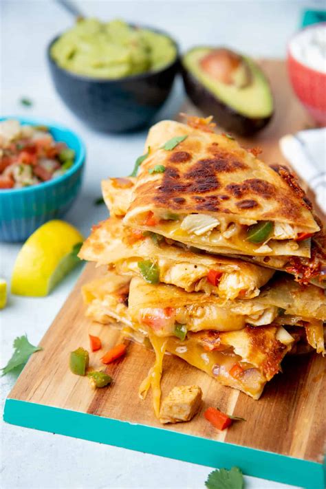 These are loaded with two kinds of gooey melted cheese and a flavorful, fajita style chicken and sautéed pepper filling. Easy Chicken Quesadilla Recipe (Weeknight Dinner Idea ...