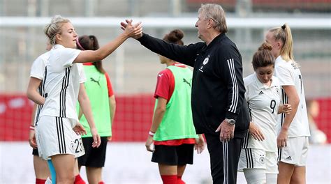 Hrubesch was the typical late bloomer. Hrubesch: "Ich hatte beim DFB eine überragende Zeit ...