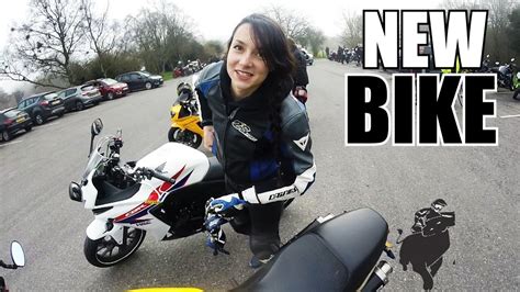 girlfriend rides her new motorcycle rescuing a stranded biker dual motovlog youtube