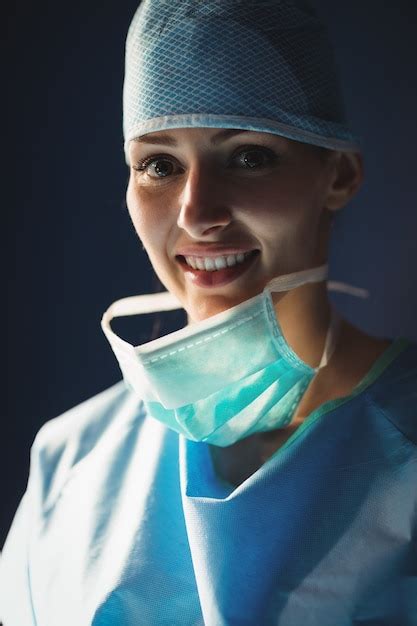 Premium Photo Portrait Of Smiling Female Surgeon In Operation Room