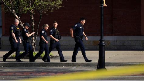 Kentucky Shooting Five Dead In Louisville Bank Shooting Bbc News