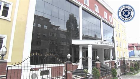 T C İstanbul Aydın Üniversitesi İletişim Fakültesi Dekanı Prof Dr