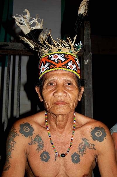 As mentioned earlier in the blog, the bunga terung is a deviation of the mata aso. Nobessito2.blogspot.com: Traditional Dayak Tattoo in Borneo