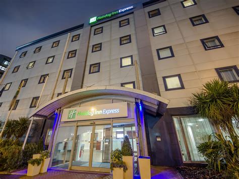 Our london docklands (excel) premier inn has everything you'd expect, incredibly comfy beds in every room and an integrated restaurant serving a mix of traditional and contemporary dishes. Holiday Inn Express London-Royal Docks, Docklands Hotel by IHG
