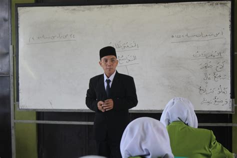 Kita Semua Harus Siap Menjadi Guru Pondok Pesantren Al Maarif