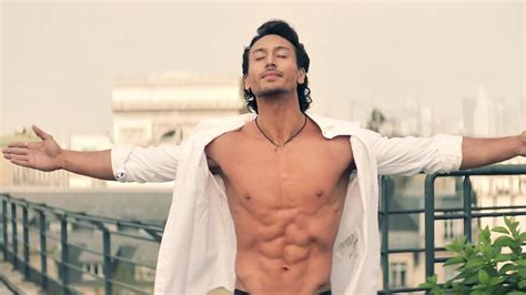 Tiger Shroff Body Abs Wallpaper Baltana