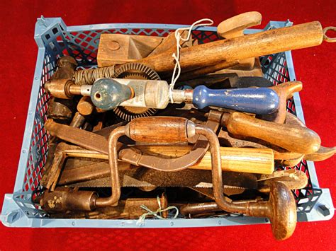 93) Good collection of vintage and antique hand tools Est. £25-£35