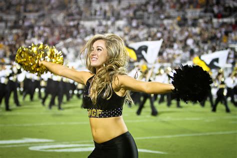 The 12 Hottest College Cheerleading Squads Girlscoolcars
