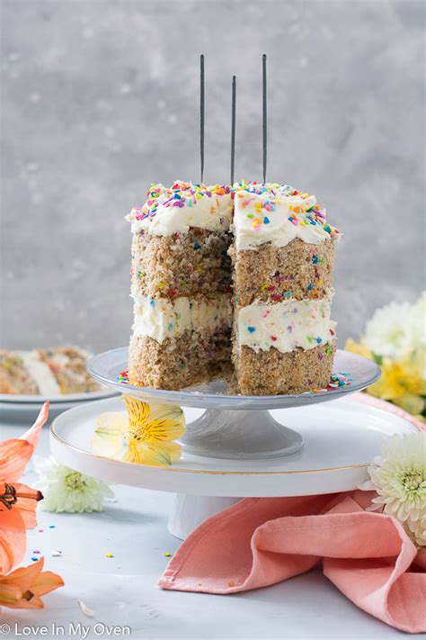 A little sugar (as unprocessed as possible) on special occasions teaches them moderation with the treats (even i use expeller pressed instead of virgin coconut oil because the virgin has a coconut taste that can compete with the flavor of the cake. Healthy Birthday Treats Instead Of Cake : 12 Easy Healthy ...
