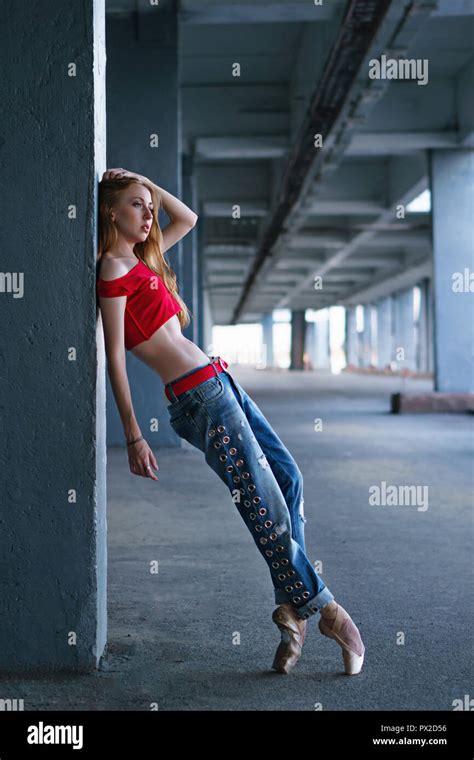 Dancing Girl On Tiptoe Hi Res Stock Photography And Images Alamy