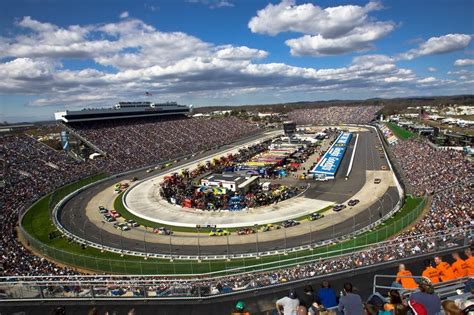 Like the page and keep up to date with the spint cup all season long! Pin by Luis Cuebas on NASCAR Race Tracks | Martinsville ...