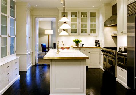 White cabinets help offset the darkness of the wood floor and can be absolutely stunning in bedrooms or even kitchens. PREPPY PLAYER: White kitchen/dark floor