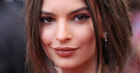 Emily Ratajkowski Delights Fans In Her Birthday Suit Sqandal