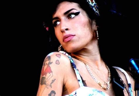 In Amy Winehouse S Death And The Tragic Spiral Behind It Promo Integra