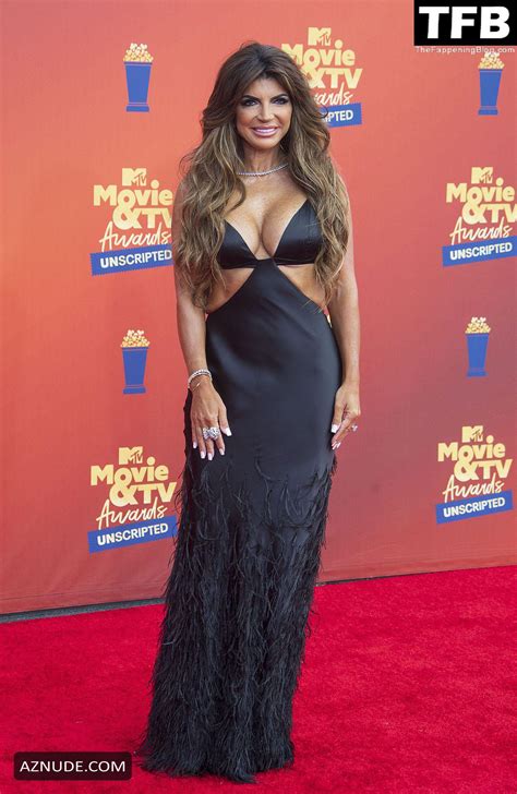 Teresa Giudice Sexy Seen Showing Off Her Deep Cleavage At The Mtv Movie And Tv Awards In Santa