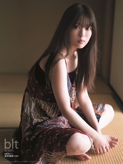 📸 画像：「blt graph vol 71」セブンネットショッピング購入特典ポストカード【岩本蓮加（乃木坂46）：a】｜乃木坂46 岩本蓮加、透き通る素肌とドキッとする眼差しで迫る