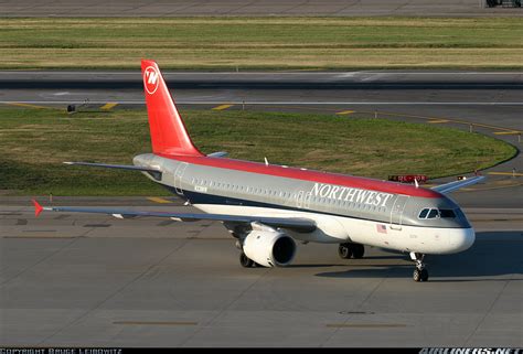 Airbus A320 211 Northwest Airlines Aviation Photo 1094178