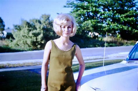 30 cool photos of blonde bouffant hair ladies in the 1960s vintage news daily