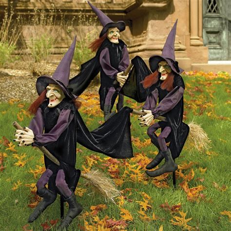 Staked Yard Witches The Green Head
