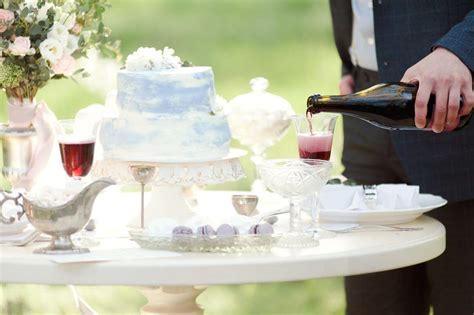 Jakie wino na wesele wybrać i ile go kupić Przeczytaj poradnik Lovely Wedding