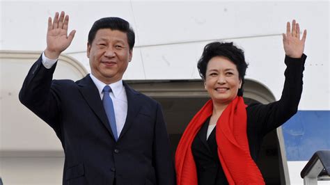 China S Fashionable First Lady Breaks The Mold