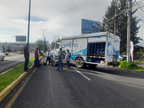 El conductor de una motocicleta resultó lesionado al chocar con un camión de Agua Santorini El