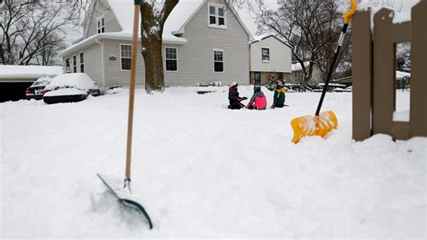 Green Bay Area Digs Out After Snowfall Of More Than 13 Inches