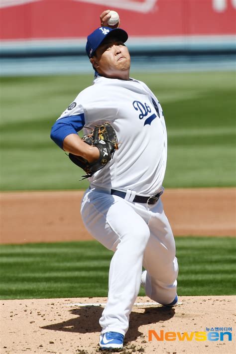 가족을 잃고 세림의 조직원으로 복수만 바라보며 모든 걸 견딘 '은하'. 류현진 '삼진 부르는 투구'포토엔 - 손에 잡히는 뉴스 눈에 ...