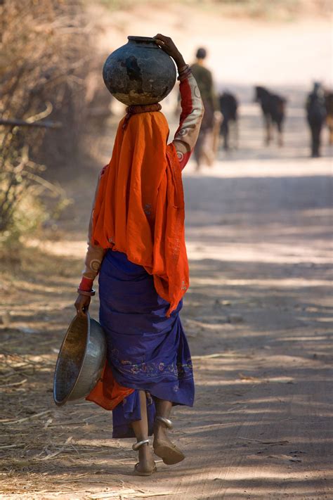 Woman Carrying Water Women Carrying Water In 2019 India Culture Indian Africa