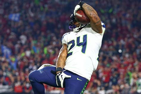 Super Bowl 2015 Why Does Marshawn Lynch Grab His Crotch When He Scores